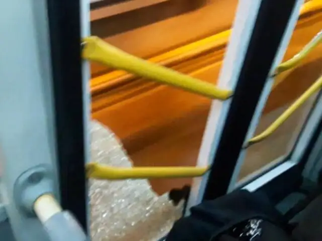 Metropolitano: puerta de bus estalló por gran cantidad de pasajeros
