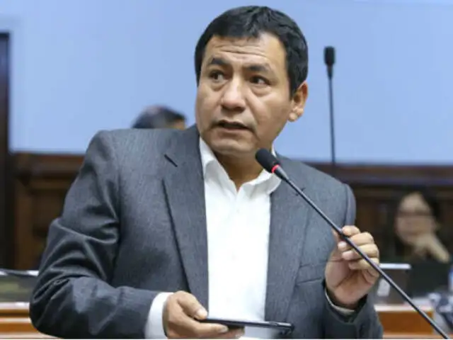 Congresista Dipas salió del país a pesar de condena por colusión