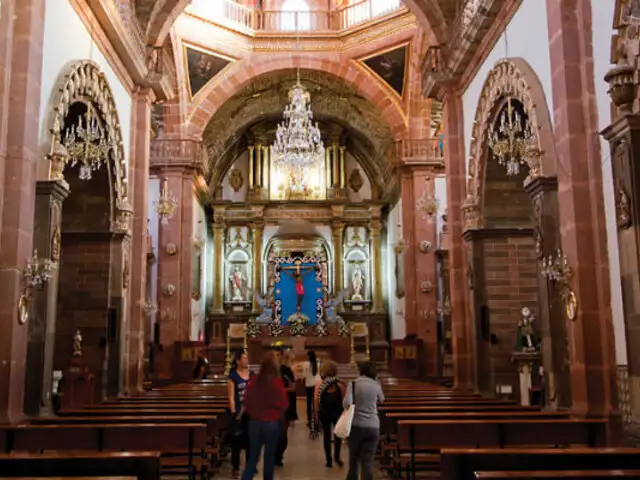 San Miguel: delincuentes roban una cartera al interior de una Iglesia