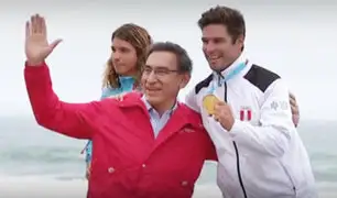 Martín Vizcarra premió a surfistas peruanos que obtuvieron seis medallas en Lima 2019