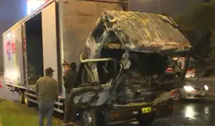 Surquillo: camión de mudanzas se incendia por corto circuito