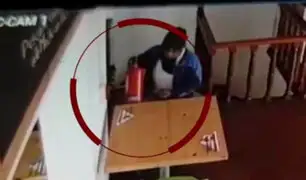 Surco: captan a sujeto robando extintores de un restaurante