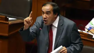 Yonhy Lescano llamó ‘ocupantes precarios’ a miembros de la comisión de Constitución