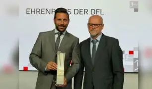 Premiaron a Claudio Pizarro por su larga trayectoria en el fútbol de Alemania