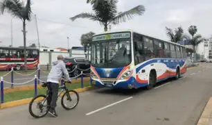 Chorrillos: ciclista impidió circulación de bus por el carril opuesto