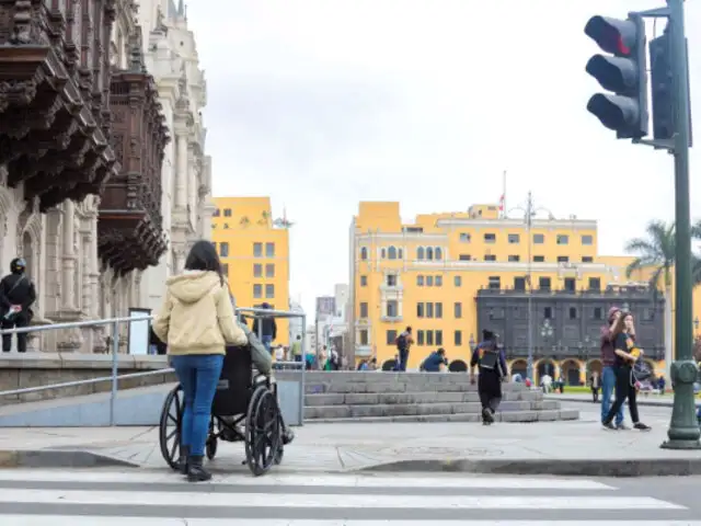 Plaza de Armas de Lima: implementan 17 rampas para personas con discapacidad
