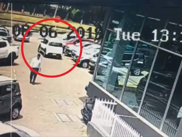 VIDEO: sujeto estrella su auto minutos después de  comprarlo