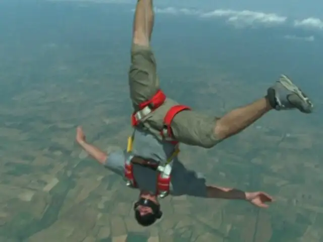 Youtuber murió al intentar grabarse saltando en paracaídas