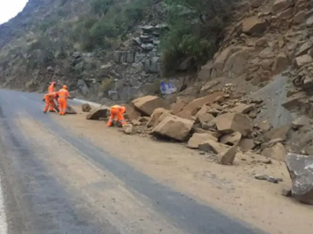 Sismo en Huancayo provocó deslizamientos en carretera a Huancavelica