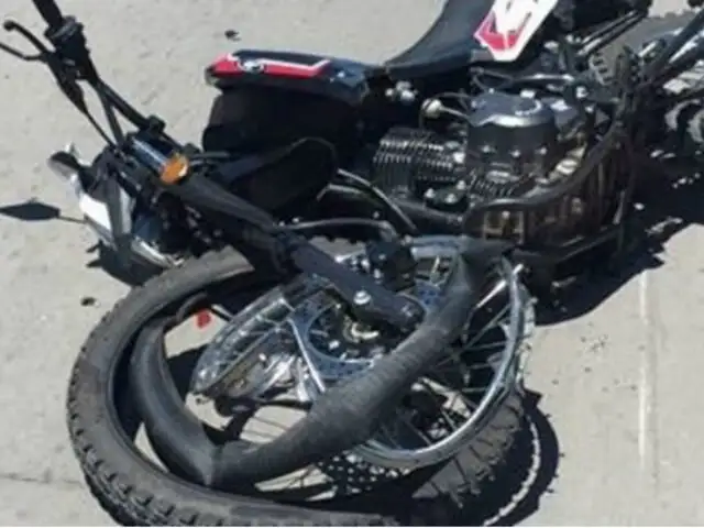 Turquía: motociclista sobrevive tras impactar violentamente contra auto