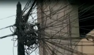 Retiran cableado eléctrico que se tejían en los aires de La Victoria