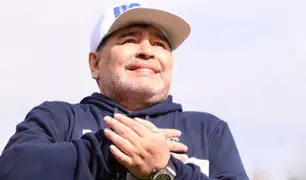 Maradona lloró durante su presentación como técnico de Gimnasia