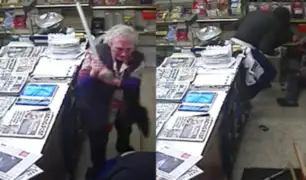 Anciana golpea a bastonazos a ladrón para defender su negocio