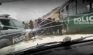 La Libertad: 12 policías heridos y cinco vehículos quemados tras desalojo
