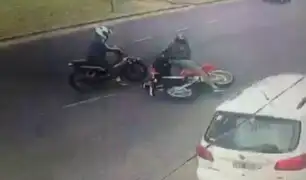 Argentina: mujer resistió fuertes golpes para evitar el robo de su moto