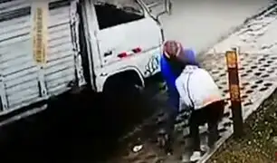 Chorrillos: delincuente tira al suelo a mujer por robar su celular