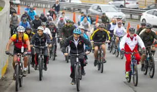 Presidente Vizcarra participó en bicicleteada por el Día de las Fuerzas Armadas