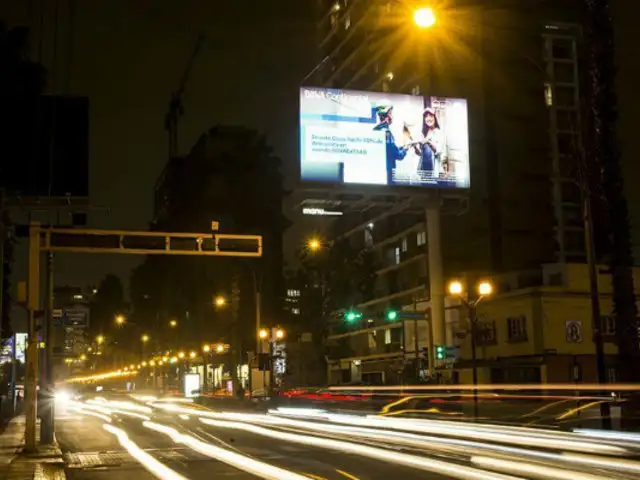 Miraflores: vecinos protestan por avisos luminosos