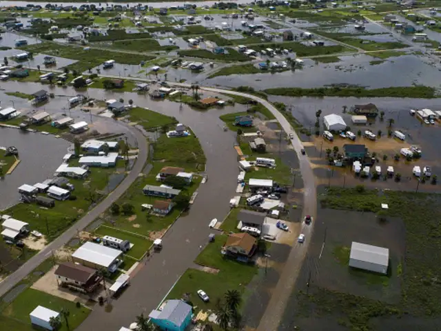 EEUU: impactantes imágenes de los estragos que deja el paso de tormenta ‘Imelda’ en Texas