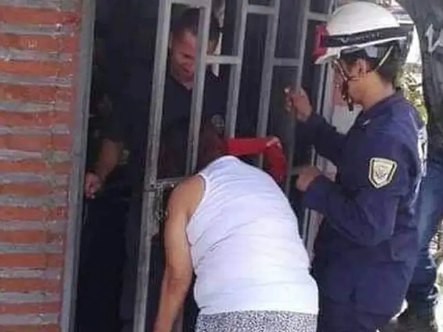 FOTOS: mujer queda atrapada en reja al intentar espiar a  su vecina