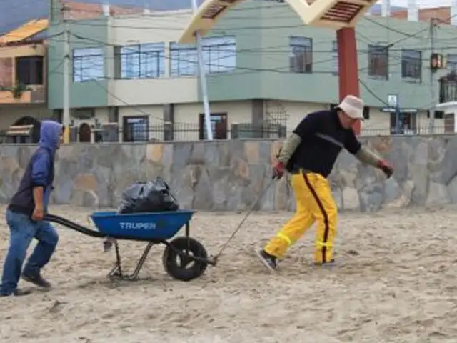 Chimbote: recogen tonelada y media de basura durante campaña de limpieza de playa