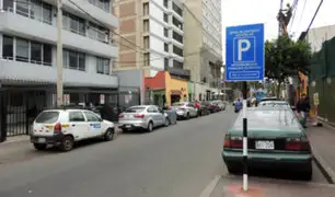 Miraflores implementa estacionamientos rotativos para regular permanencia de autos