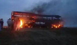 Huaraz: bus se incendia cuando llevaba a escolares de viaje de promoción