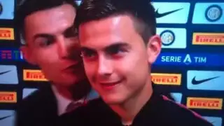 El curioso beso de Cristiano Ronaldo a Dybala