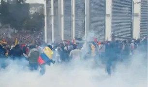 Tensión en Ecuador: Gobierno declara toque de queda luego de que manifestantes tomaran el Parlamento