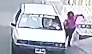 Independencia: ladrones en auto arrastran a anciana para robarle