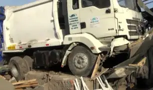 Camión de basura impacta lavaderos de autos en avenida Ramiro Prialé