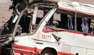 Argentina: al menos tres muertos y 35 heridos al volcarse un autobús