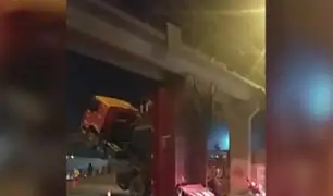 Callao: tolva de camión quedó atrapada en puente peatonal