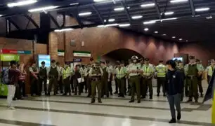 Chile: decenas de estudiantes evaden pasajes del Metro por alza de tarifas