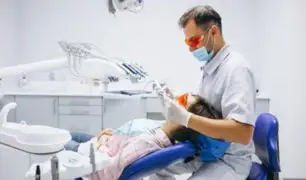 Mujer acude al dentista para tratamiento y muere desangrada