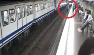 España: joven salvó de morir tras caer a vías del tren por mirar su celular