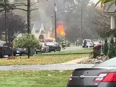 EEUU: avioneta cae en vecindario y desata voraz incendio