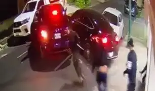 Impactantes imágenes: conductor atropella a ladrones y frustra asalto