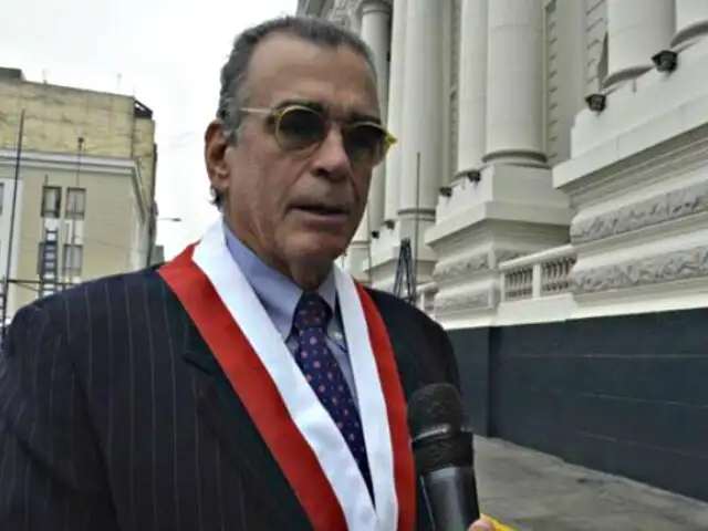Pedro Olaechea presentó demanda competencial al TC por cierre del Congreso