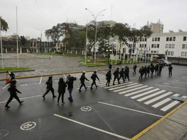 Policías de la Dinoes ingresaron a la Plaza Bolívar del Congreso