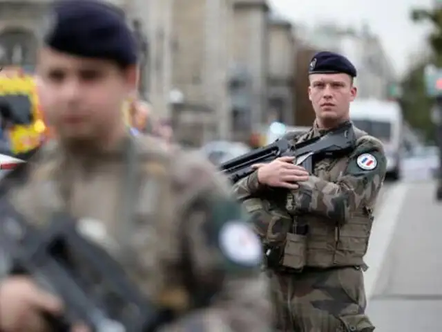 Francia: hombre que acuchilló a policías tenía contacto con islamistas