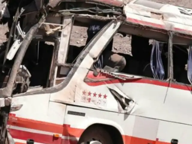 Argentina: al menos tres muertos y 35 heridos al volcarse un autobús