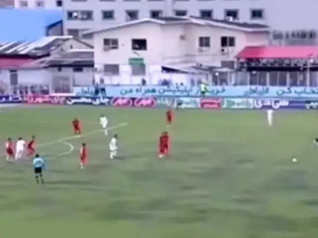 ¡GOLAZO! Willyan Mimbela anotó un zurdazo de tiro libre en liga de Irán