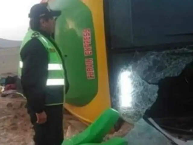 Arequipa: dos muertos y al menos 30 heridos tras volcadura de bus interprovincial