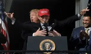Donald Trump recrea famosa escena de 'Titanic' junto a estrella de béisbol
