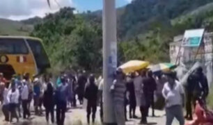 Junín: manifestantes atacan a gobernador regional durante ceremonia