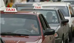 Congreso aprueba ley para formalizar servicio de taxis colectivos