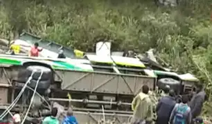 Puno: ocho muertos y al menos 37 heridos dejó el despiste de un bus