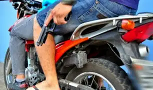 Miraflores: delincuentes en moto asaltan a pareja que salía de banco