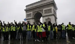 Francia: los 'chalecos amarillos' salieron a las calles de París en su aniversario